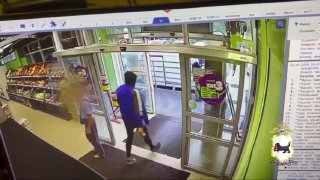 В Иркутске мужчина с шилом напал на охранника магазина