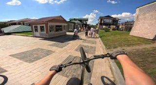 В Иркутске подростки устроили опасные заезды на велосипедах на улицах города