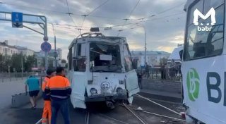 Лобовое столкновение трамваев в центре города: девять пострадавших